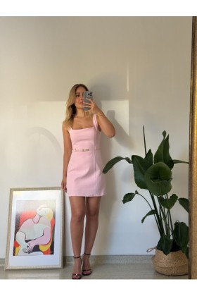 PEMBE KARE YAKA KEMER DETAYLI MİNİ ELBİSE
