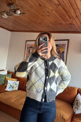 SARI GRİ BAKLAVA DESENLİ HIRKA