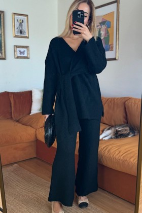 SİYAH BAĞLAMALI V YAKA TRİKO TAKIM