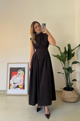 KAHVE BELDEN OTURTMALI SIRT DEKOLTELİ ELBİSE