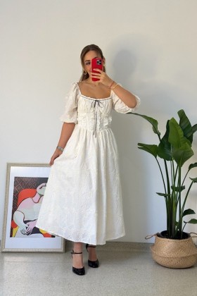 KARE YAKA KURDALE DETAYLI FİSTO NAKIŞLI ELBİSE - Ekru